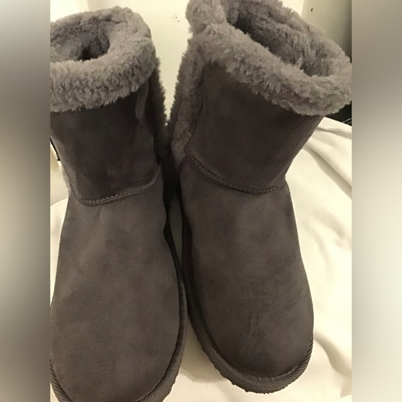 Shoes - Cozy Gray Shearling Boots
